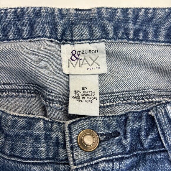 Madison & Max Bootcut Women's size 8P Dark Wash Blue Denim Jeans - Picture 2 of 3